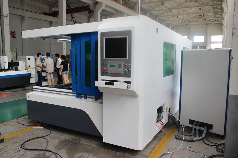 IPG 700w ohutlevylaserleikkauskone Kiinassa