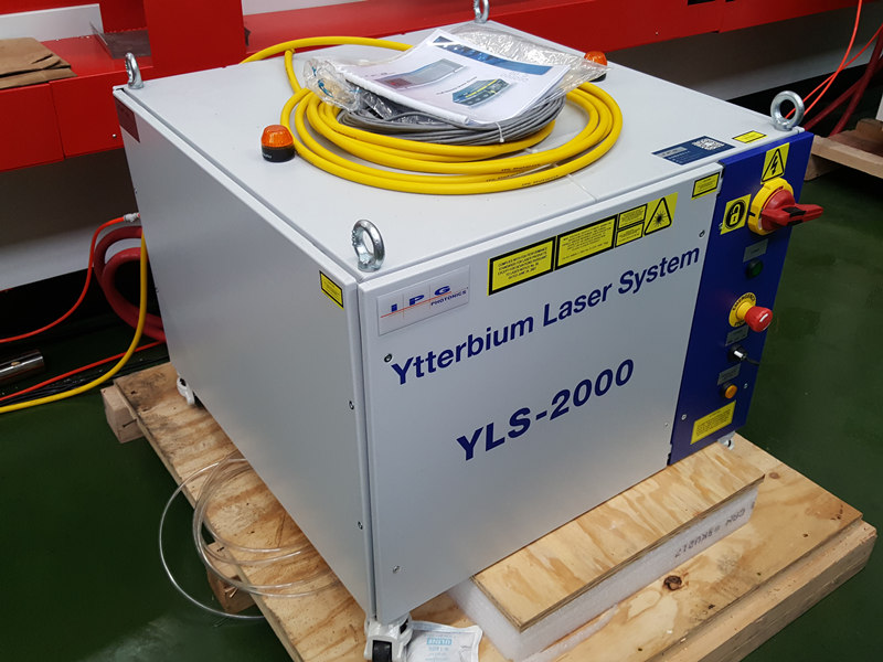 Laser IPG YLS-2000 watin laserlähde 2kw:n kiharleikkuriin